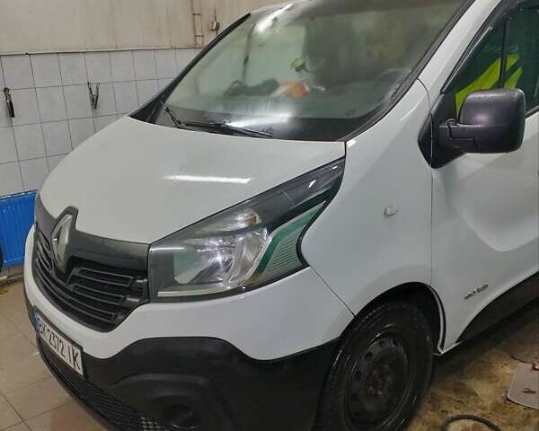 Белый Рено Трафик, объемом двигателя 1.6 л и пробегом 270 тыс. км за 11000 $, фото 1 на Automoto.ua