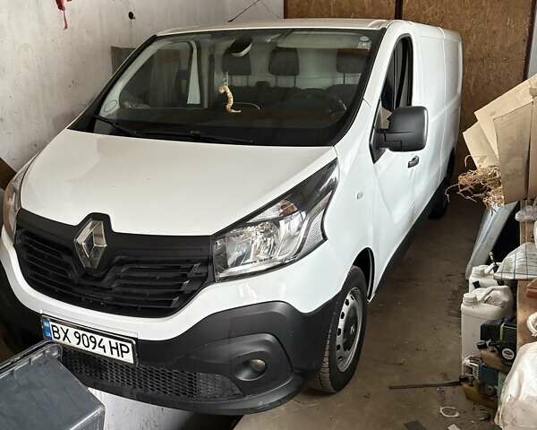 Білий Рено Трафік, об'ємом двигуна 1.6 л та пробігом 194 тис. км за 15000 $, фото 1 на Automoto.ua