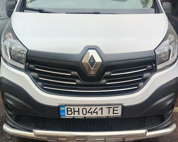 Белый Рено Трафик, объемом двигателя 1.6 л и пробегом 232 тыс. км за 13900 $, фото 1 на Automoto.ua