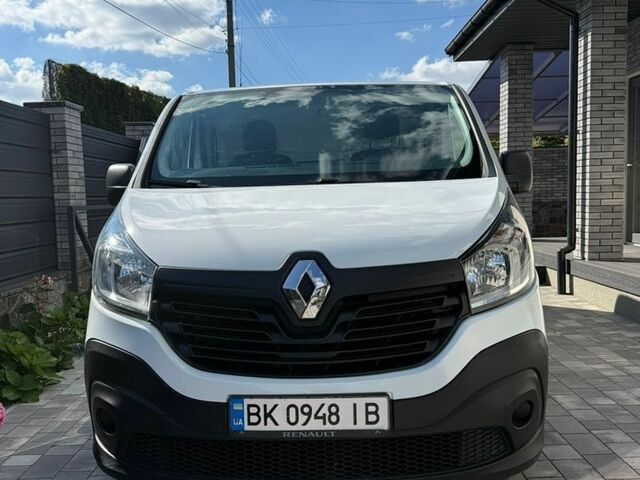 Белый Рено Трафик, объемом двигателя 1.6 л и пробегом 238 тыс. км за 16500 $, фото 1 на Automoto.ua