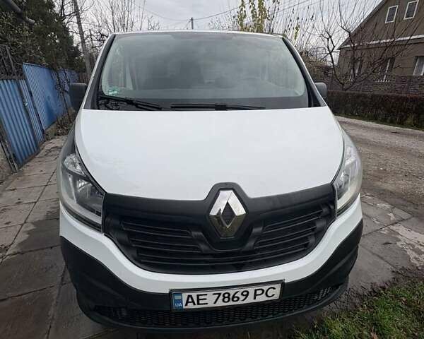 Белый Рено Трафик, объемом двигателя 1.6 л и пробегом 151 тыс. км за 14600 $, фото 1 на Automoto.ua