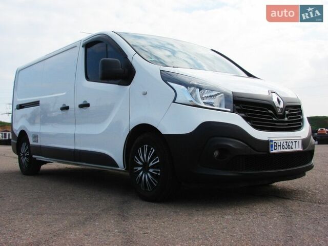Белый Рено Трафик, объемом двигателя 1.6 л и пробегом 288 тыс. км за 15000 $, фото 1 на Automoto.ua