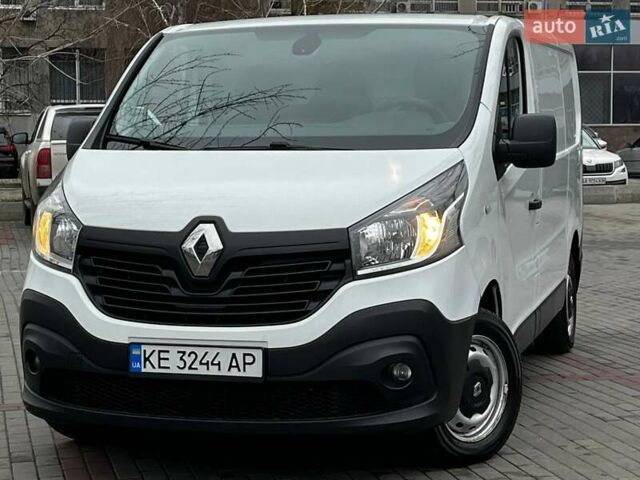 Белый Рено Трафик, объемом двигателя 1.6 л и пробегом 174 тыс. км за 15999 $, фото 1 на Automoto.ua