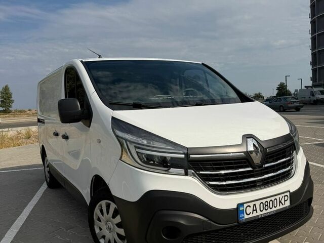 Белый Рено Трафик, объемом двигателя 2 л и пробегом 289 тыс. км за 15700 $, фото 1 на Automoto.ua
