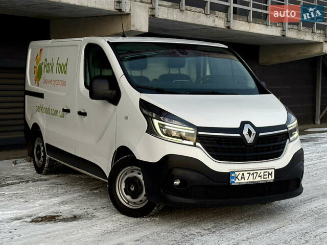 Белый Рено Трафик, объемом двигателя 2 л и пробегом 102 тыс. км за 22900 $, фото 1 на Automoto.ua