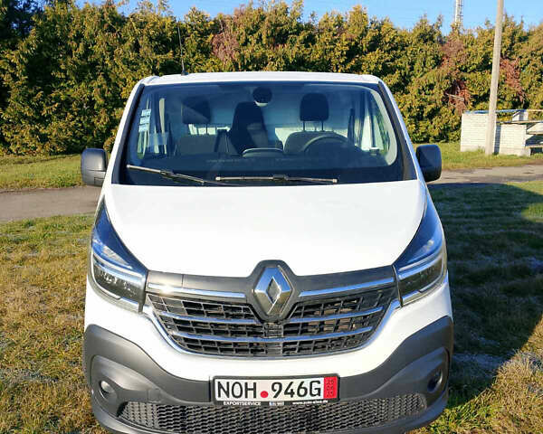 Белый Рено Трафик, объемом двигателя 2 л и пробегом 177 тыс. км за 14700 $, фото 1 на Automoto.ua