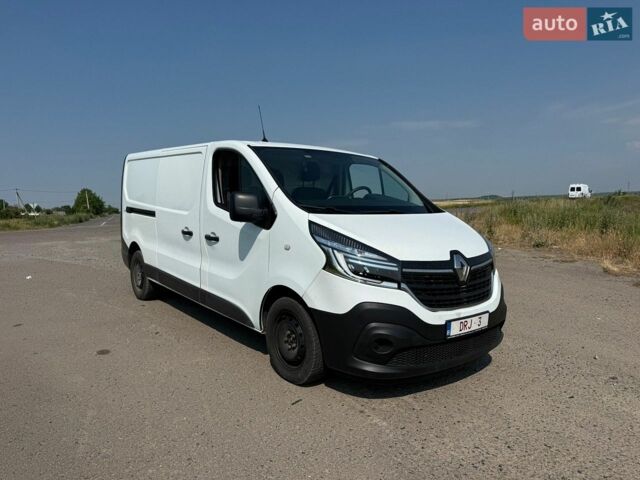 Белый Рено Трафик, объемом двигателя 2 л и пробегом 161 тыс. км за 17900 $, фото 1 на Automoto.ua