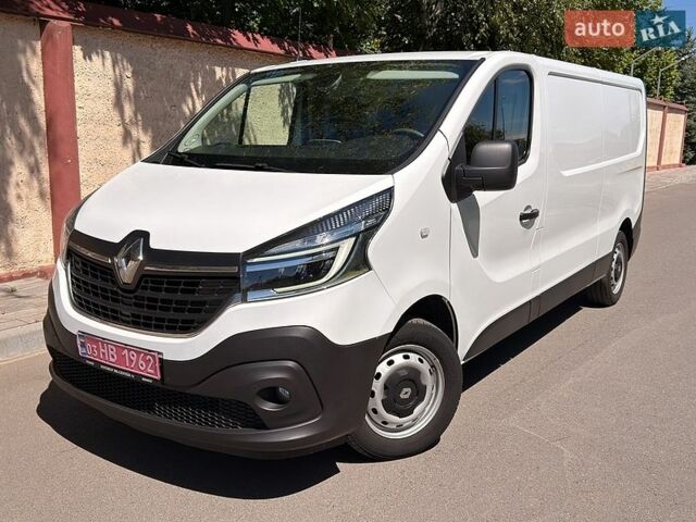 Белый Рено Трафик, объемом двигателя 2 л и пробегом 238 тыс. км за 16200 $, фото 1 на Automoto.ua