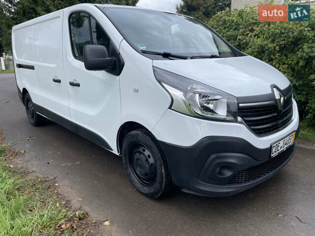 Белый Рено Трафик, объемом двигателя 2 л и пробегом 198 тыс. км за 17300 $, фото 1 на Automoto.ua
