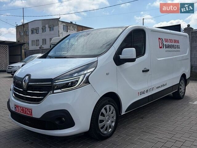Белый Рено Трафик, объемом двигателя 2 л и пробегом 141 тыс. км за 16900 $, фото 1 на Automoto.ua