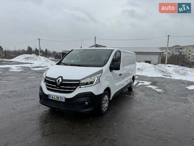 Белый Рено Трафик, объемом двигателя 2 л и пробегом 207 тыс. км за 16950 $, фото 1 на Automoto.ua