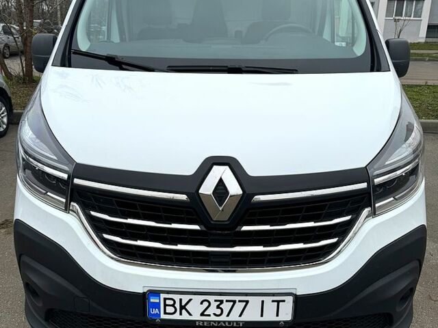 Білий Рено Трафік, об'ємом двигуна 2 л та пробігом 182 тис. км за 17000 $, фото 1 на Automoto.ua