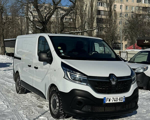 Белый Рено Трафик, объемом двигателя 2 л и пробегом 215 тыс. км за 18300 $, фото 1 на Automoto.ua