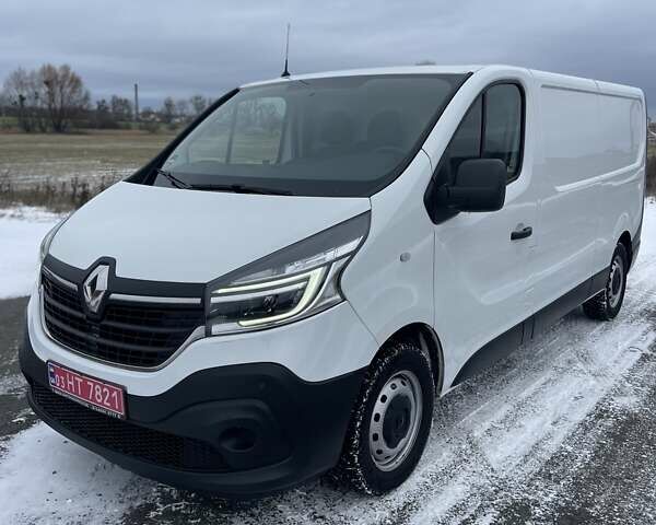 Белый Рено Трафик, объемом двигателя 2 л и пробегом 208 тыс. км за 16900 $, фото 1 на Automoto.ua