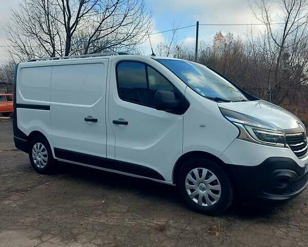 Белый Рено Трафик, объемом двигателя 2 л и пробегом 185 тыс. км за 17300 $, фото 1 на Automoto.ua