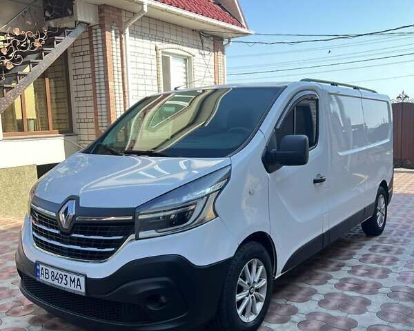 Белый Рено Трафик, объемом двигателя 2 л и пробегом 208 тыс. км за 15999 $, фото 1 на Automoto.ua