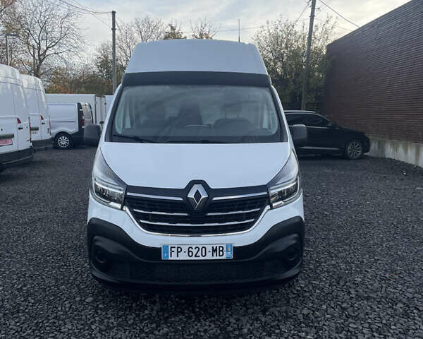 Белый Рено Трафик, объемом двигателя 2 л и пробегом 205 тыс. км за 16999 $, фото 1 на Automoto.ua