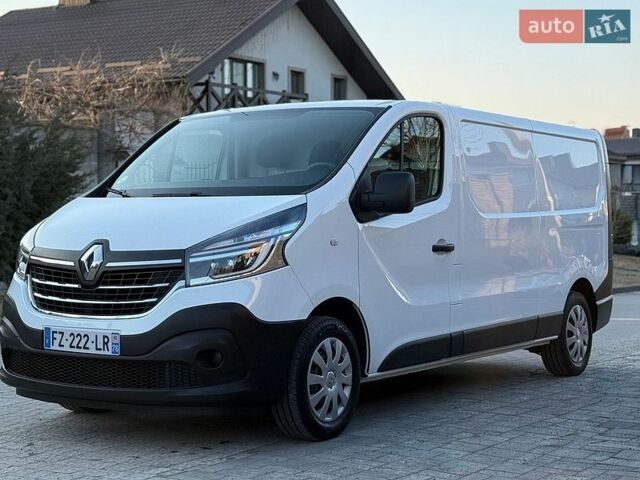 Белый Рено Трафик, объемом двигателя 2 л и пробегом 161 тыс. км за 18900 $, фото 1 на Automoto.ua