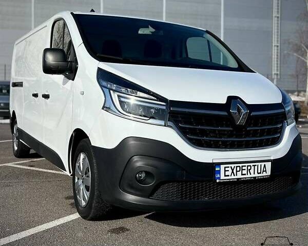 Белый Рено Трафик, объемом двигателя 2 л и пробегом 147 тыс. км за 20000 $, фото 1 на Automoto.ua