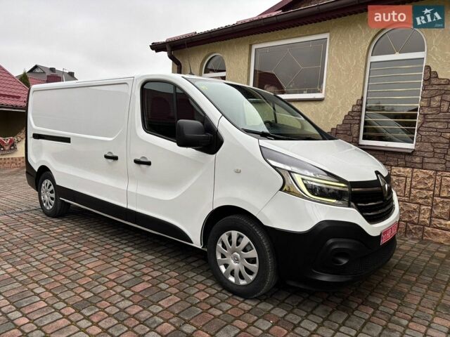 Белый Рено Трафик, объемом двигателя 2 л и пробегом 260 тыс. км за 16850 $, фото 1 на Automoto.ua