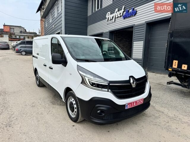 Білий Рено Трафік, об'ємом двигуна 2 л та пробігом 159 тис. км за 17000 $, фото 1 на Automoto.ua