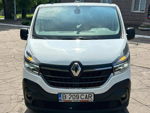 Белый Рено Трафик, объемом двигателя 2 л и пробегом 181 тыс. км за 17700 $, фото 1 на Automoto.ua