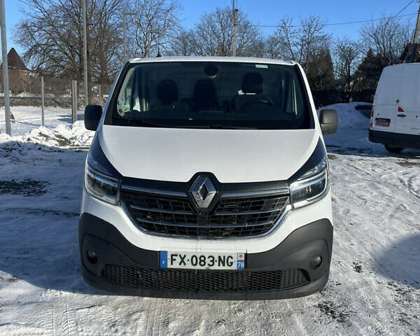 Белый Рено Трафик, объемом двигателя 2 л и пробегом 105 тыс. км за 17800 $, фото 1 на Automoto.ua