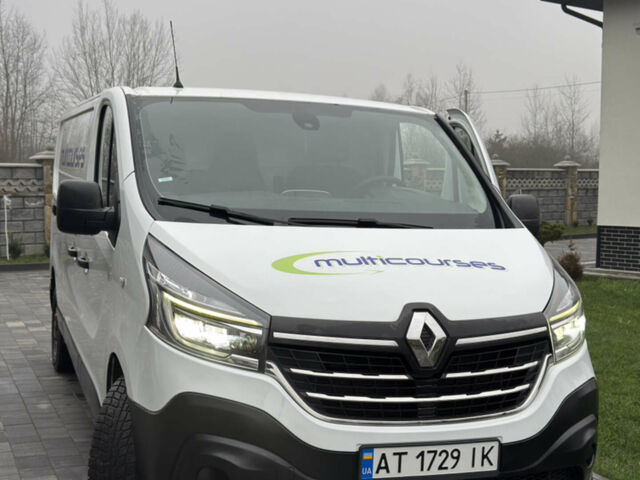 Белый Рено Трафик, объемом двигателя 2 л и пробегом 130 тыс. км за 16900 $, фото 1 на Automoto.ua
