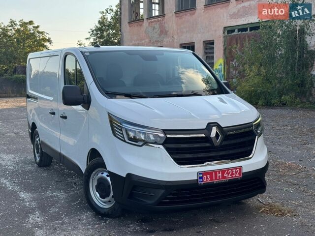 Белый Рено Трафик, объемом двигателя 2 л и пробегом 320 тыс. км за 16700 $, фото 1 на Automoto.ua