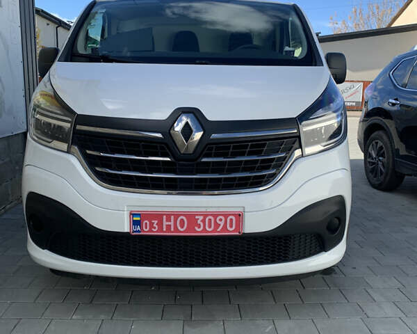 Білий Рено Трафік, об'ємом двигуна 2 л та пробігом 242 тис. км за 15700 $, фото 1 на Automoto.ua