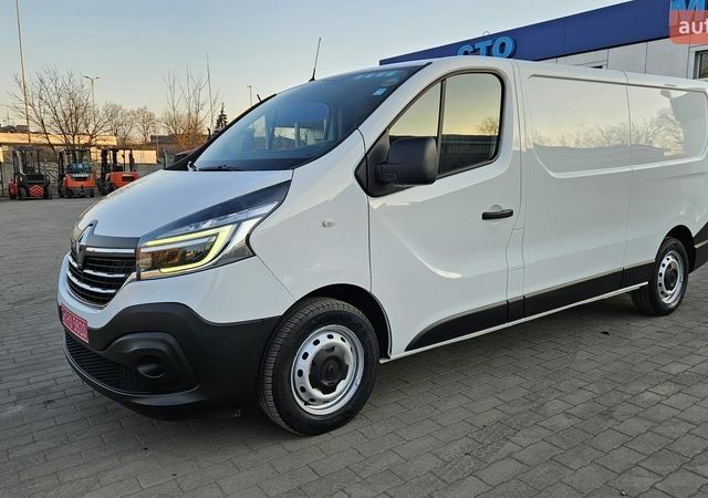 Белый Рено Трафик, объемом двигателя 2 л и пробегом 199 тыс. км за 18900 $, фото 1 на Automoto.ua