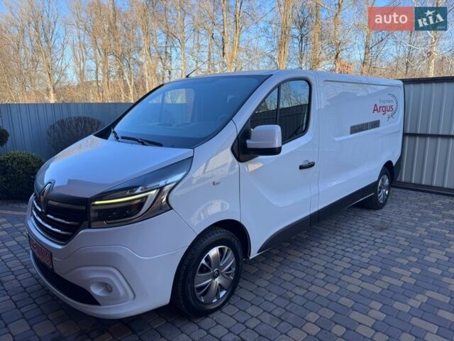 Белый Рено Трафик, объемом двигателя 2 л и пробегом 130 тыс. км за 16999 $, фото 1 на Automoto.ua