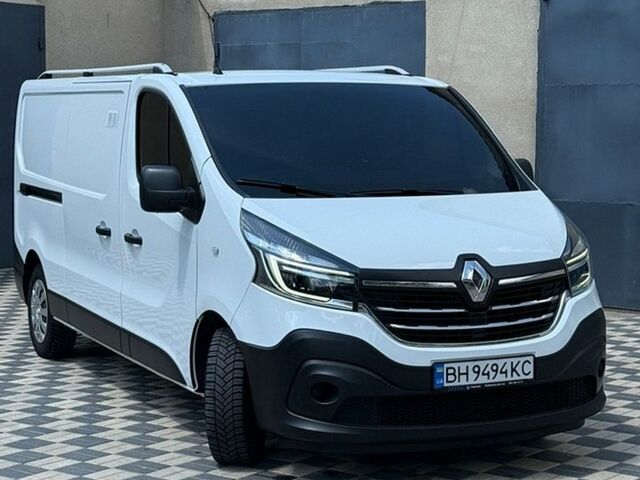 Белый Рено Трафик, объемом двигателя 2 л и пробегом 112 тыс. км за 21200 $, фото 1 на Automoto.ua
