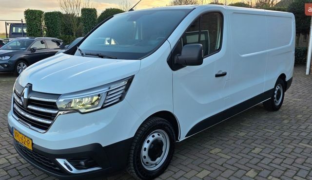 Белый Рено Трафик, объемом двигателя 2 л и пробегом 189 тыс. км за 22900 $, фото 1 на Automoto.ua