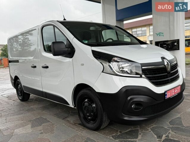 Белый Рено Трафик, объемом двигателя 2 л и пробегом 253 тыс. км за 17500 $, фото 1 на Automoto.ua