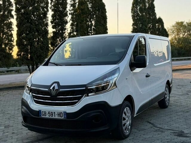 Білий Рено Трафік, об'ємом двигуна 2 л та пробігом 229 тис. км за 16500 $, фото 1 на Automoto.ua