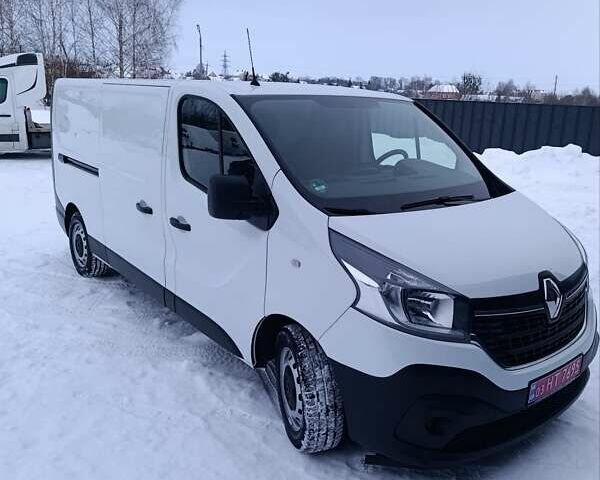 Белый Рено Трафик, объемом двигателя 2 л и пробегом 146 тыс. км за 17700 $, фото 1 на Automoto.ua