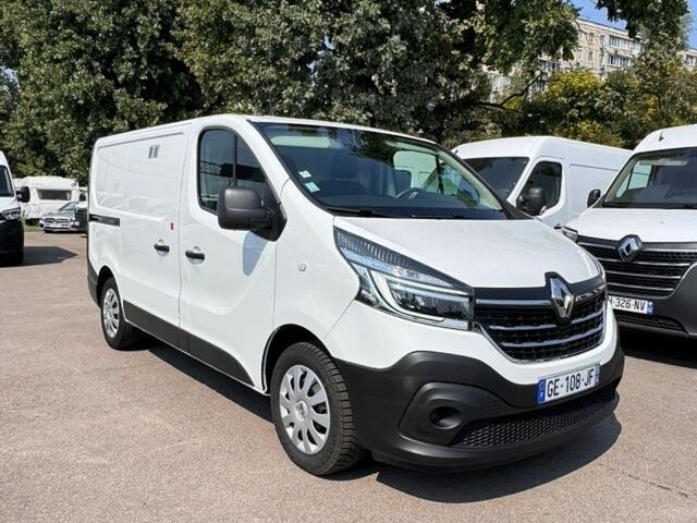 Белый Рено Трафик, объемом двигателя 2 л и пробегом 207 тыс. км за 19500 $, фото 1 на Automoto.ua