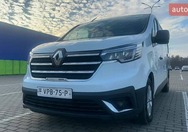 Белый Рено Трафик, объемом двигателя 2 л и пробегом 120 тыс. км за 19800 $, фото 1 на Automoto.ua