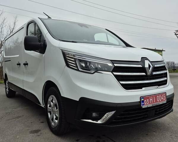 Белый Рено Трафик, объемом двигателя 2 л и пробегом 70 тыс. км за 23900 $, фото 1 на Automoto.ua