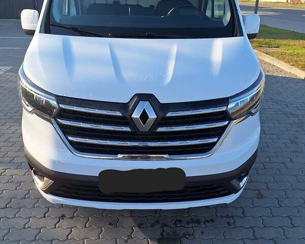 Белый Рено Трафик, объемом двигателя 2 л и пробегом 204 тыс. км за 22900 $, фото 1 на Automoto.ua