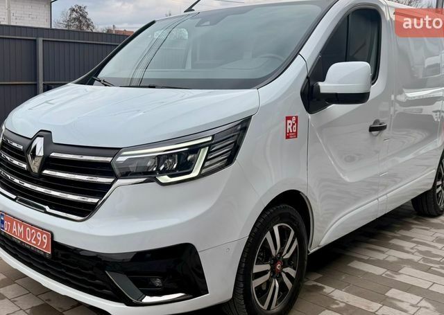 Білий Рено Трафік, об'ємом двигуна 2 л та пробігом 13 тис. км за 28500 $, фото 1 на Automoto.ua