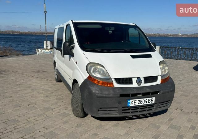 Белый Рено Трафик, объемом двигателя 1.87 л и пробегом 300 тыс. км за 7900 $, фото 1 на Automoto.ua
