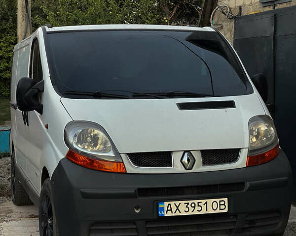Белый Рено Трафик, объемом двигателя 1.9 л и пробегом 350 тыс. км за 8500 $, фото 1 на Automoto.ua