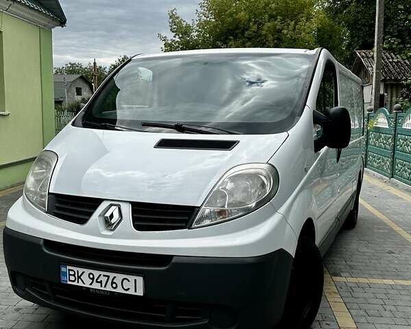 Белый Рено Трафик, объемом двигателя 2 л и пробегом 342 тыс. км за 9800 $, фото 1 на Automoto.ua