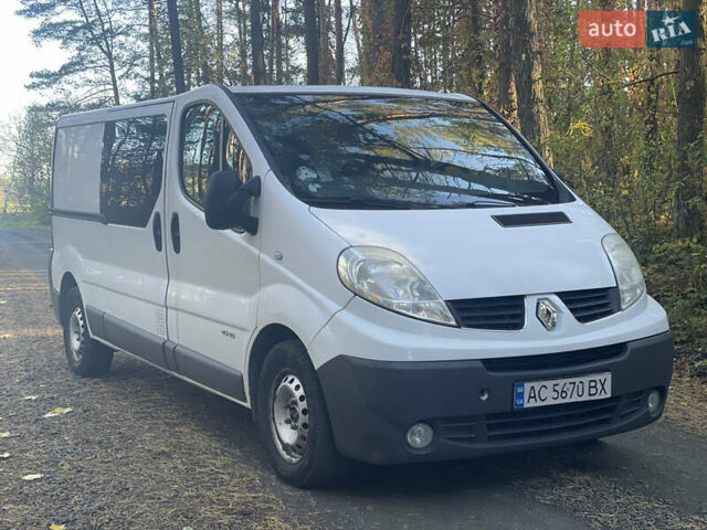 Белый Рено Трафик, объемом двигателя 0 л и пробегом 220 тыс. км за 11500 $, фото 1 на Automoto.ua