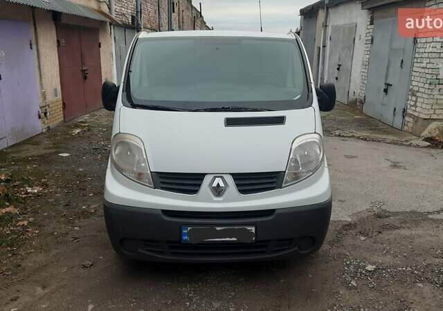 Білий Рено Трафік, об'ємом двигуна 2 л та пробігом 300 тис. км за 12700 $, фото 1 на Automoto.ua