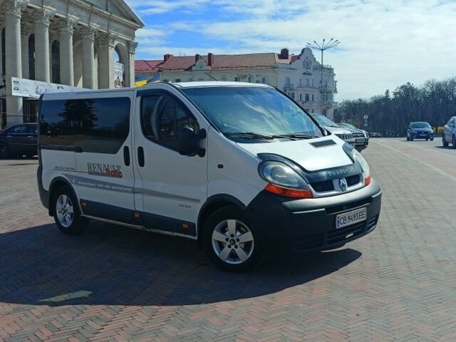 Белый Рено Трафик, объемом двигателя 1.9 л и пробегом 400 тыс. км за 7500 $, фото 1 на Automoto.ua