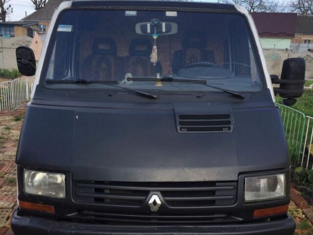 Белый Рено Трафик, объемом двигателя 2.5 л и пробегом 1 тыс. км за 1800 $, фото 1 на Automoto.ua