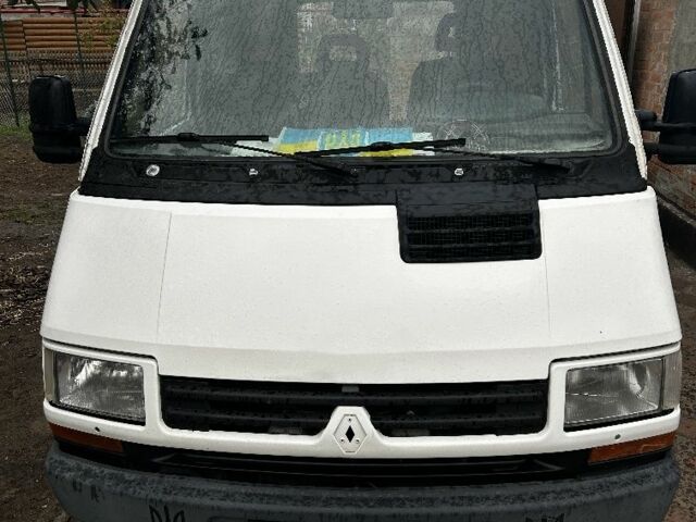 Рено Трафик 1999 в Кривом Роге на Automoto.ua Белый Рено Трафик, объемом двигателя 2.1 л и пробегом 320 тыс. км за 2100 $, фото 1 на Automoto.ua